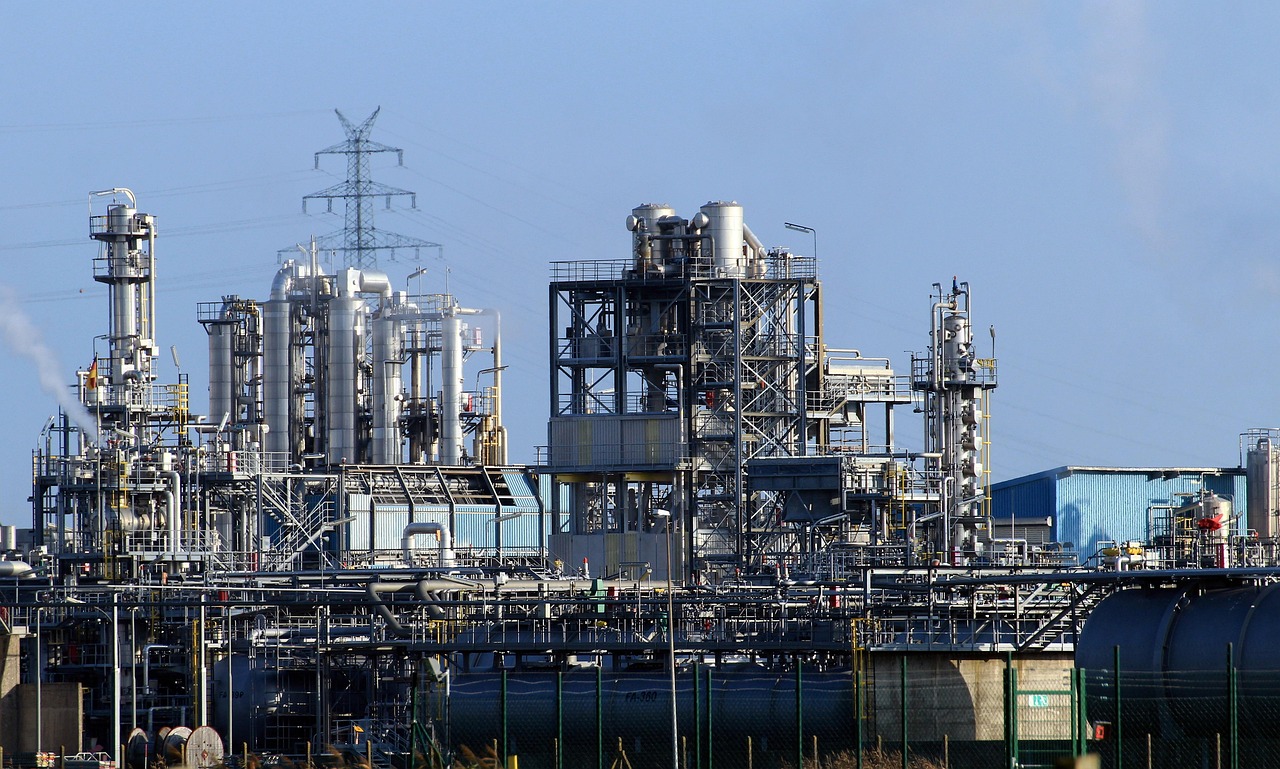 Planta industrial de YPF para exportación de gas