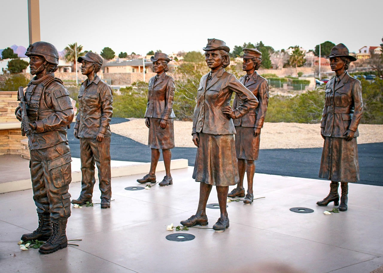 Ceremonia militar solemne en cenotafio
