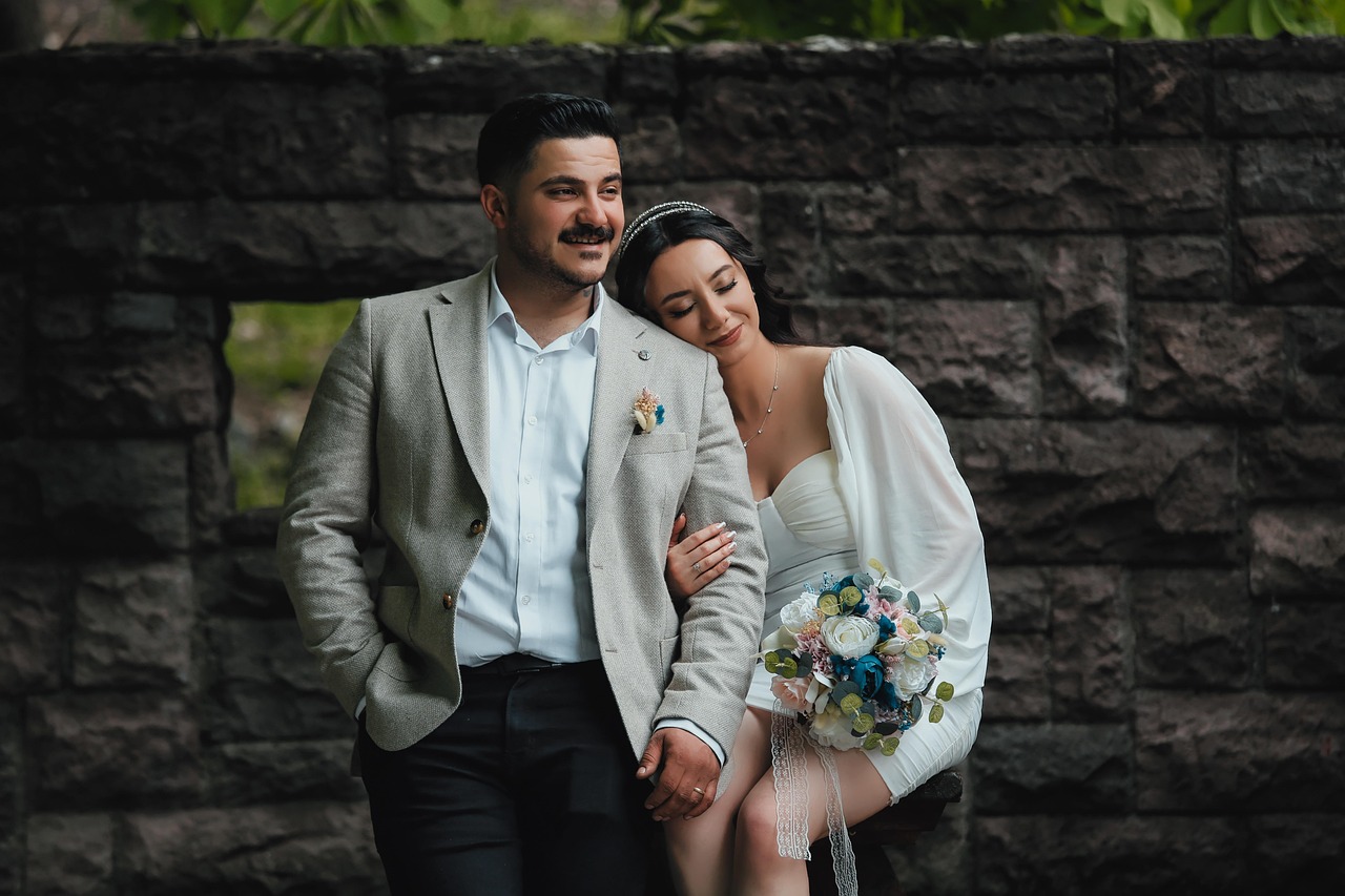 Pareja celebrando cumpleaños
