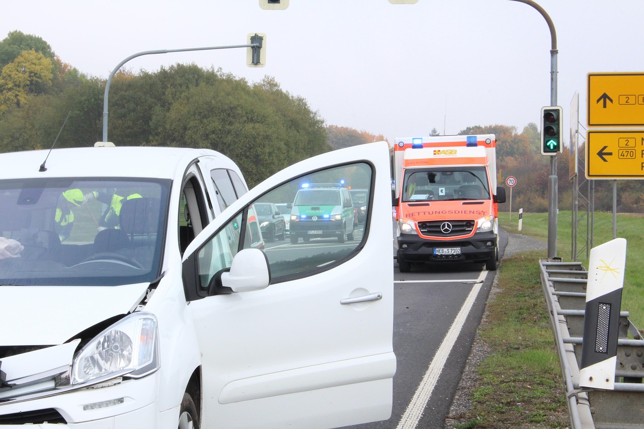 Escena de accidente de tránsito en ruta