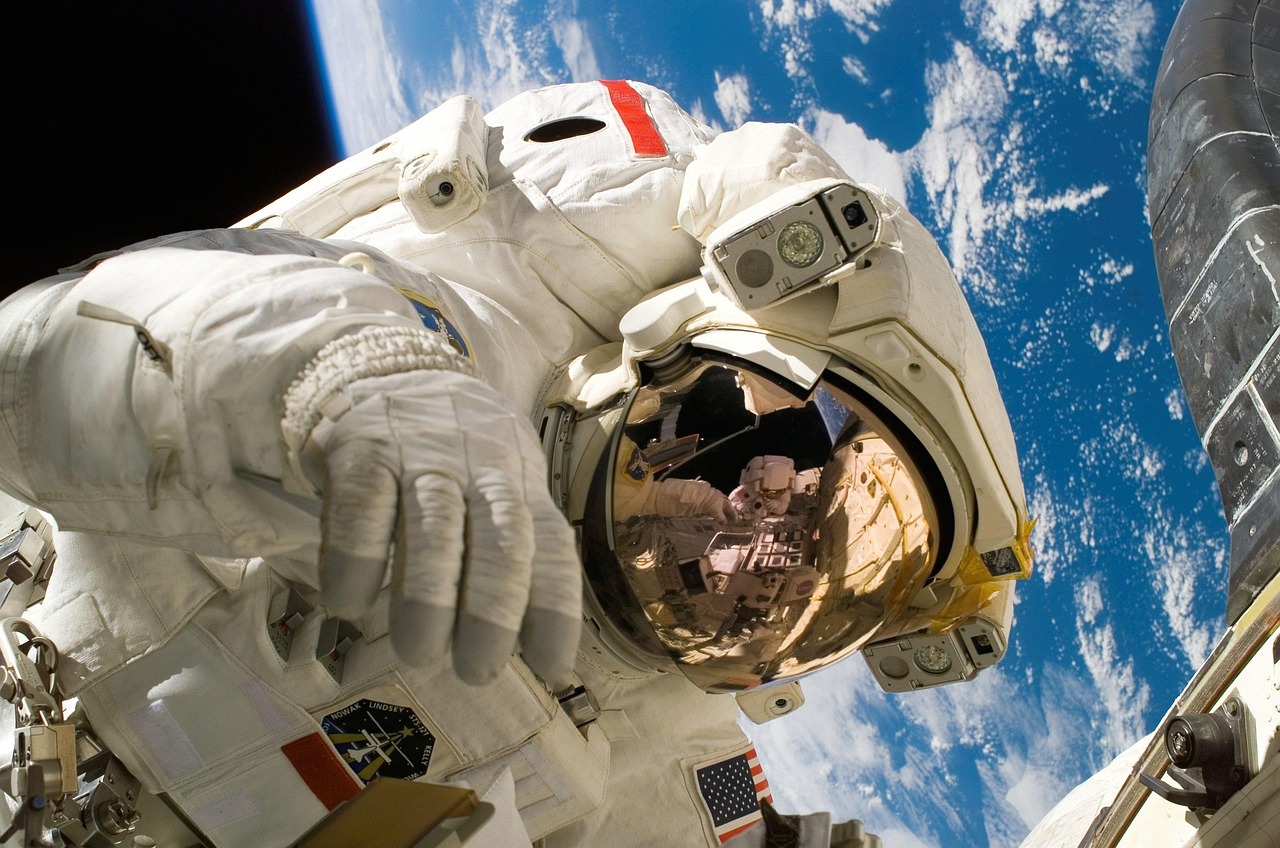 Estacion espacial sobre la Tierra