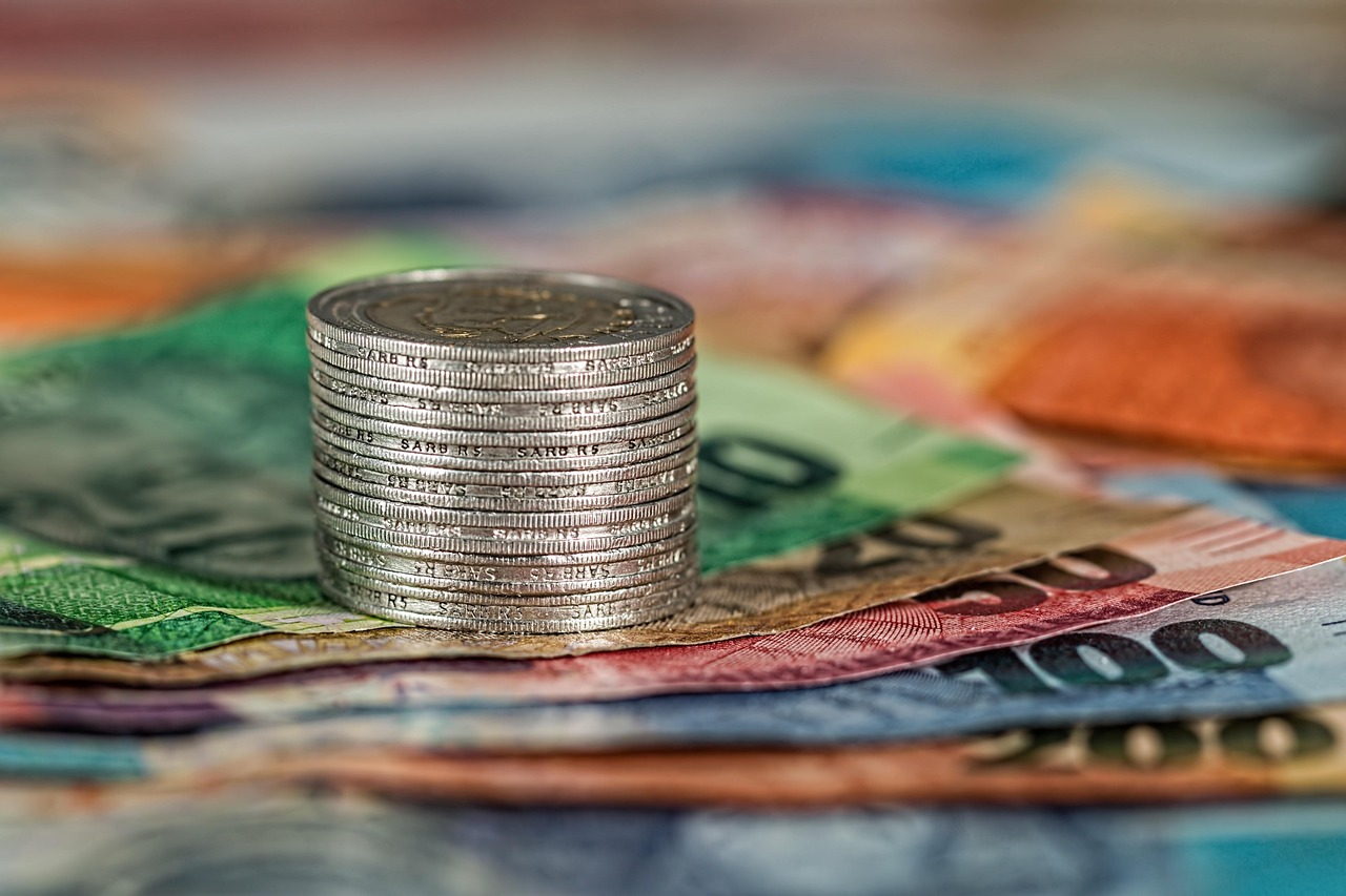 Gráficos financieros mostrando crecimiento de reservas internacionales