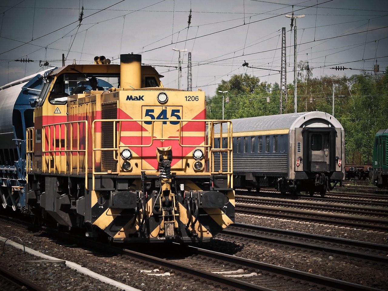 Tren eléctrico moderno