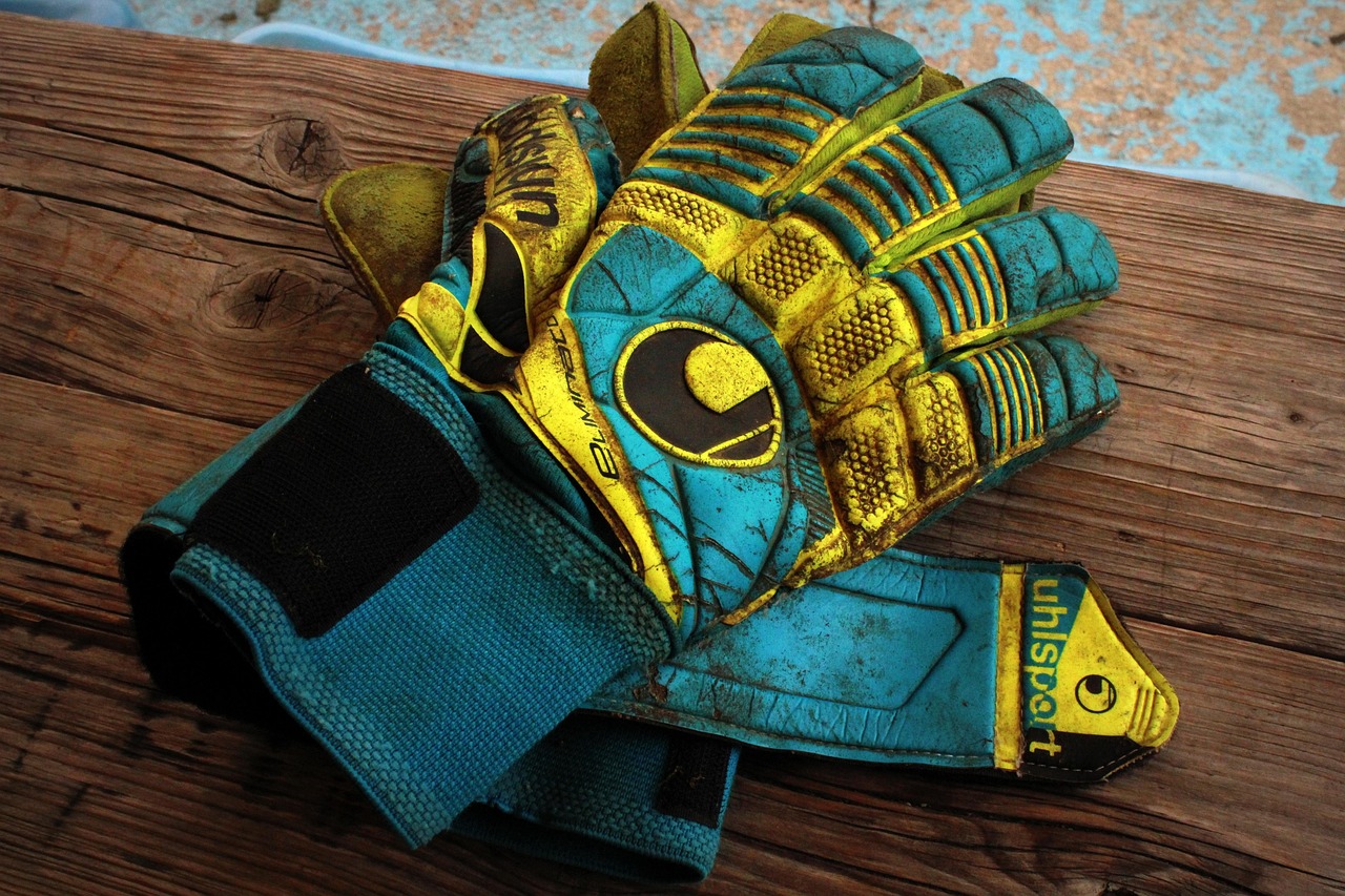 Emiliano Martínez entrenando con guantes protectores