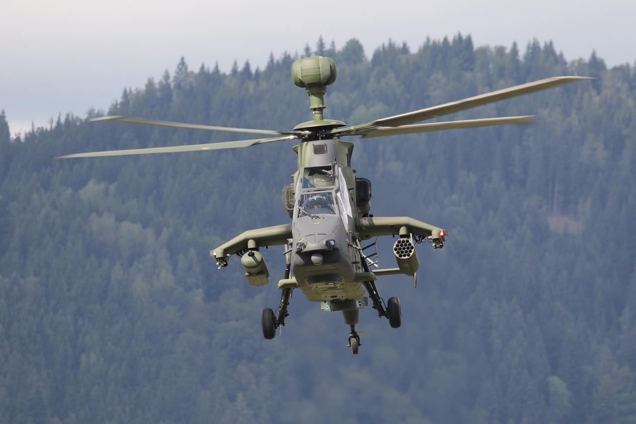 Helicóptero Apache Estrecho de Ormuz