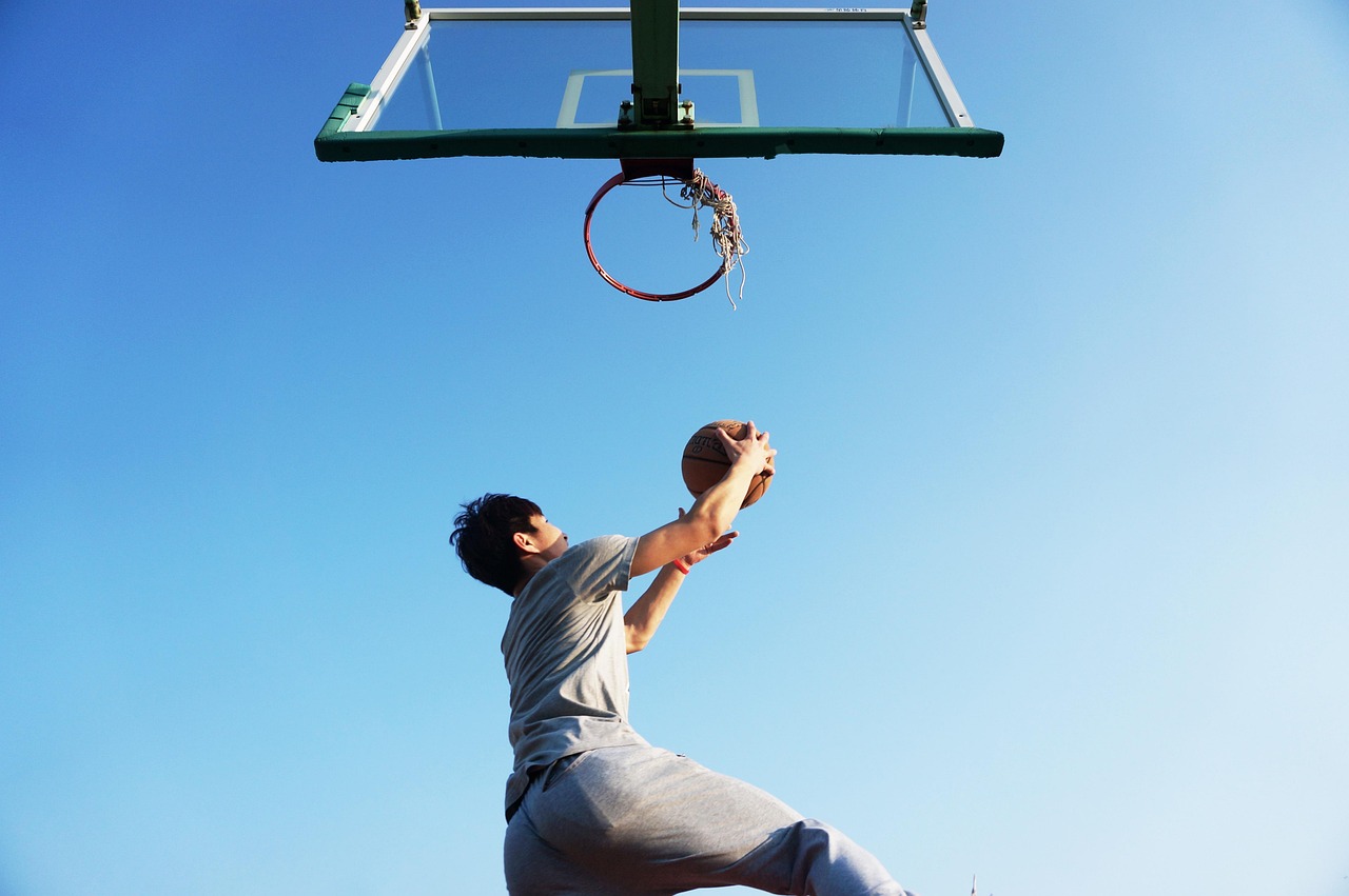 Jugador de básquet en acción