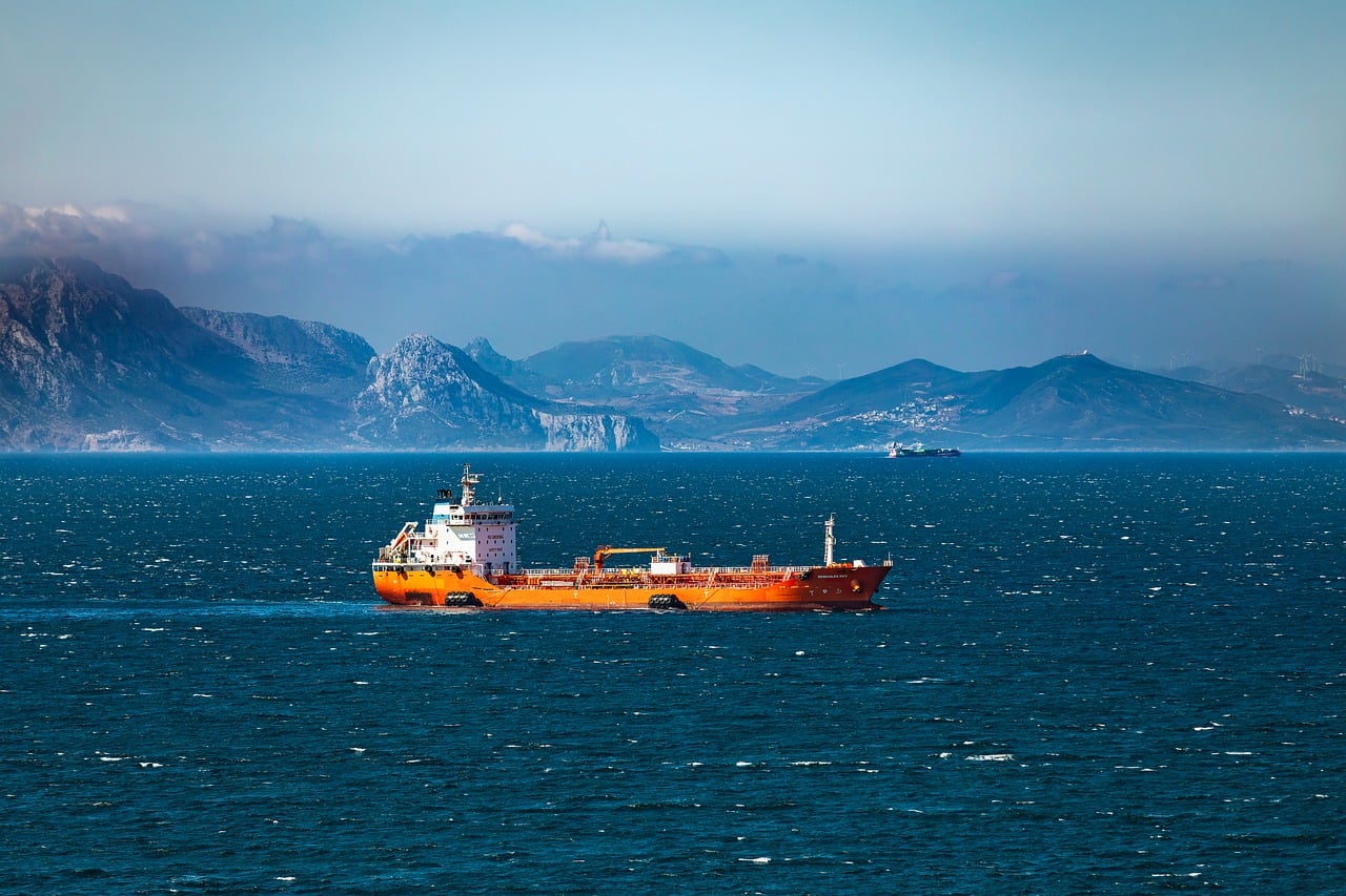 Estrecho de Ormuz con buques petroleros